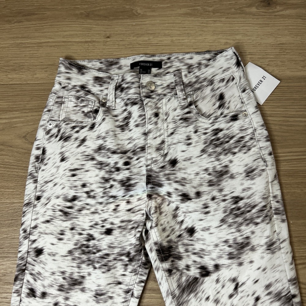 NWT! FOREVER 21 Size 24 Women's Black & White Flare Leg Jeans